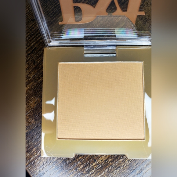 5/75$ PYT BEAUTY - Set Me Up Setting Powder in Caramel - Picture 6 of 12